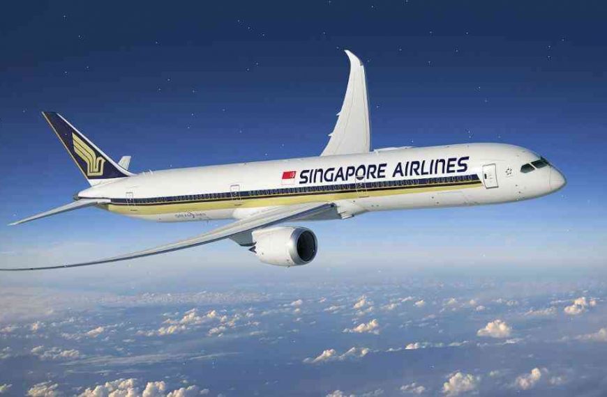 Singapore Airlines forces everyone on its flight crew to be fully vaccinated